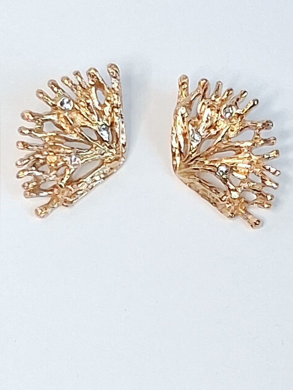 Avon | 1989 | "Coral Reef" |  Post-back Earrings